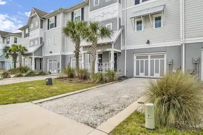 Image de Beautiful Townhome Condo Totally Embraces The Lost Key Lifestyle! Free Golf!