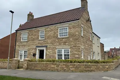 High Mill House, character holiday cottage, with a garden in Scalby