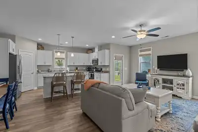 Image de Beaufort by the Sea - end unit, spacious townhome with pool, other amenities
