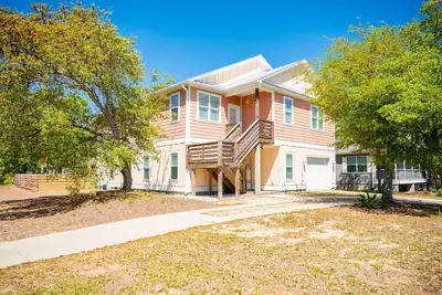 Image de Peach Pit: Dog-friendly with Game Room and Fenced Yard