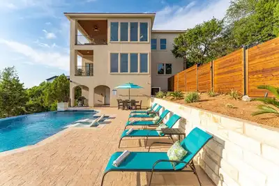 Image de Elegant Lakeside Home w/ Infinity Pool, Game Room, & Scenic Views