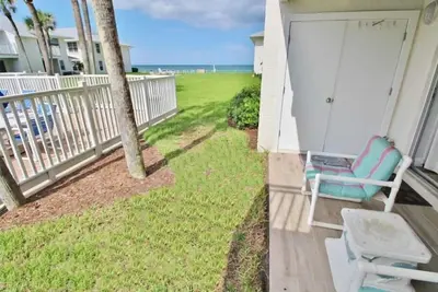 Image de Cozy Seaside Retreat Just Steps from the Atlantic's Waves