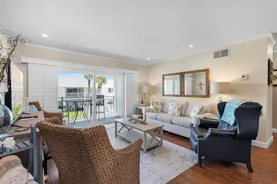 Image de Stunning Coastal Chic Condo with Soul-Soothing Ocean View