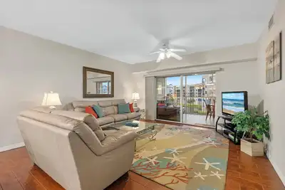 Image de Beautifully Updated with Easy Access to Beach and Oceanwalk Amenities