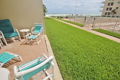 Image de Lovely Ground Floor Condo with Beautiful View of the Pool and Ocean