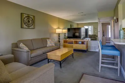 Image de 2 Mi to Coachella & Stagecoach: Condo w/ Pool