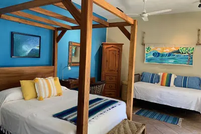 Image de Fun, cute 1 bdrm Casita, great pool, beach 4 blocks