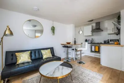 Cosy Flat in Free Parking Area