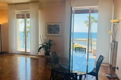 Image de Brise de mer appartement élégant avec vue sur les plages
