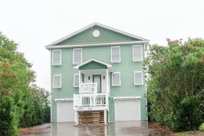 Image de Large Pet Friendly Home w Fenced Yard, Beach Pass