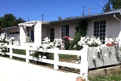 Image de Welcome to \"Ranch Haus\" In the heart of Thousand Oaks