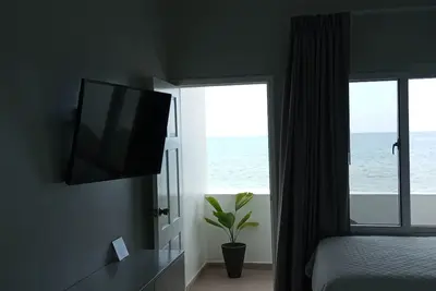 Image de Top floor stylish Queen room, balcony with great Caribbean view. Parking, Netflix