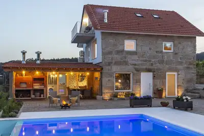 Retraite de charme, piscine à débordement, vue imprenable - 35 minutes de Porto