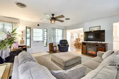 Image de Mount Dora Tropical Escape: Steps to Lake Gertrude