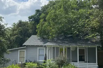 Image de Burleson Bungalow