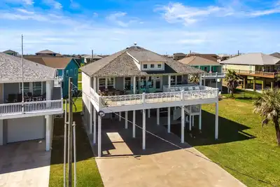Image de La Bella Vista with Ocean Views Steps from the Beach
