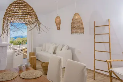 Image de The Epicurean. A Small Mediterranean Villa Drowned in an Orchard Next to the sea