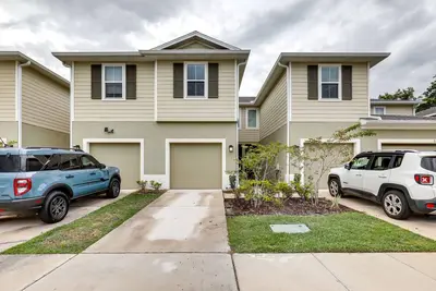 Image de Brandon Duplex w\/ Screened-In Porch & Pool Table!