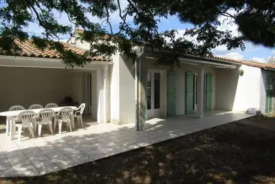 Image de Maison plein pied quartier calme avec jardin, plage à 900m, centre bourg à 500m.
