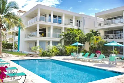 Image de #1102 Exquisite Ocean Front Grand 2 bedroom on Grace Bay Beach! ! !