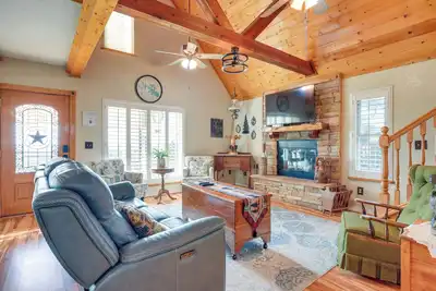 Image de Pet-Friendly Canyon Lake Cabin, 1 Mi to Water!