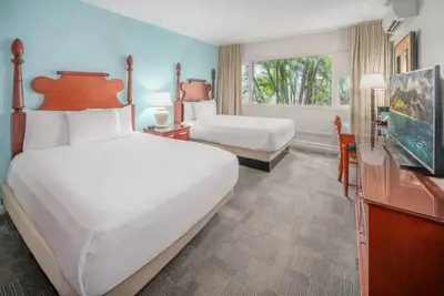 Image de Perfect Beach Vacay! 4 Spacious Rooms | Pool + Fireplace | Near Paukukalo Beach