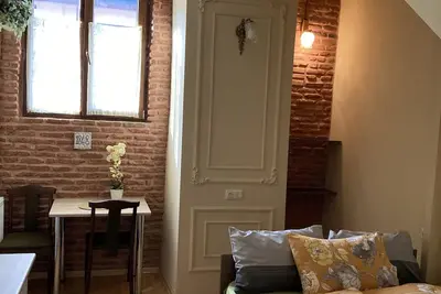 Image de Remodeled Deluxe Studio in Historical Building Tbilisi Centre