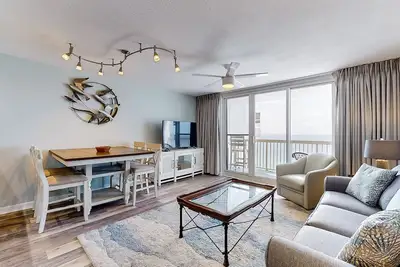 Image de Gulf-front condo with pools, hot tubs, gym, beach access & scenic balcony