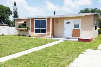 Image de Charming & Cozy: Close to Beach & Shops ~ Parking!
