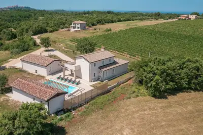 Image de Belle maison à Buje avec WiFi