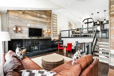Image de Modern retreat with wood-burning fireplace, hot tub access, and grill