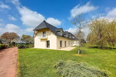 Image de Superbe maison à St Paer avec WiFi