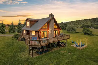 Image de Waterfront West Branch Delaware River cabin. Fly fishing, fire pit, game rm