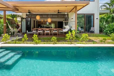 Image de Luxury Oasis in Gated Community - 3 min from the beach!