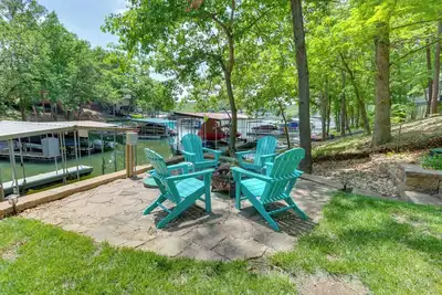 Image de Lakefront Retreat in the Heart of Osage Beach!