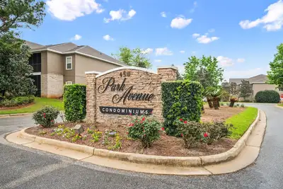 Image de Great Rates! 1st floor, Family Friendly, Close to Owa & FoleySportsPlex! Book Now!