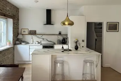 Image de Petworth Cottage-Sleeps 6-Pet Friendly-Central