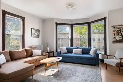 Image de Knock on Wood | Airy Charm in Heart of Downtown