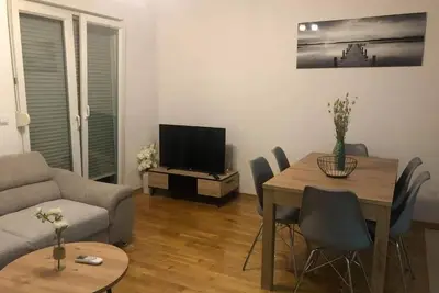 Image de Appartement de deux chambres avec le balcon et la vue sur le mer Omis (A-21057-a)