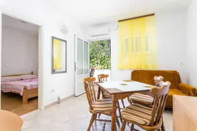 Image de Appartement de deux chambres avec la terrasse Brela, Makarska (A-18356-b)