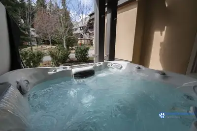 Image de Stoney Creek Condo in Whistler Village with Private Hot Tub
