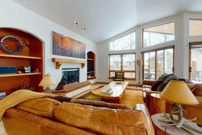 Image de Tranquil Family Home - Relax to Gore Creek in Your Backyard!