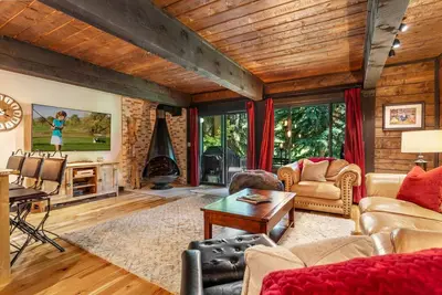 Image de Rustic Mountain Condo - Large Outdoor Area On Gore Creek!