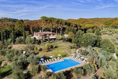 Image de Casa Erbetta B: A characteristic and welcoming apartment that is part of an ancient country house surrounded by the greenery, with Free Wi-Fi.