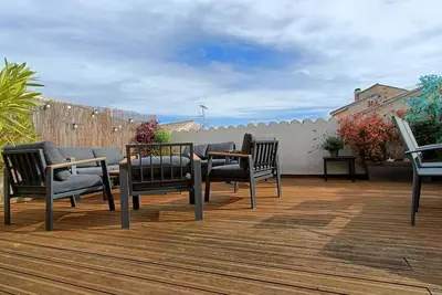 Image de Appartement centre ville l'Isle sur la Sorgue avec terrasse et parking fermé.