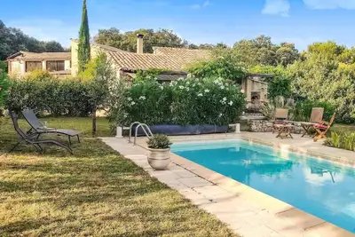 Image de Superbe maison à Roussas avec cuisine