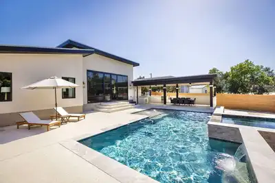 Image de Casa Olivo - New build with pool and hot tub, 3/3 sleeps 8!