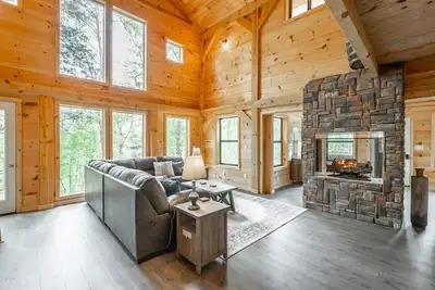 Image de New! ! Timber Creek Lodge | Dog friendly, Mtn Views, Fire pit | 3 Bed, 2 Bath