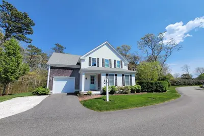 Image de Beautiful and Pristine Rental in South Chatham. . Recently Reduced!