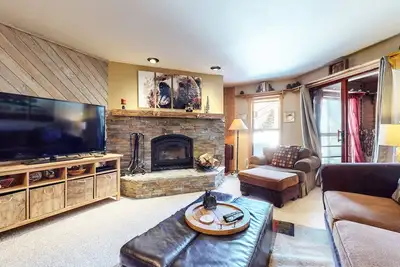 Image de Mammoth Cabin, Quiet Forest Setting near Walking/Bike Trails. On-site Pool